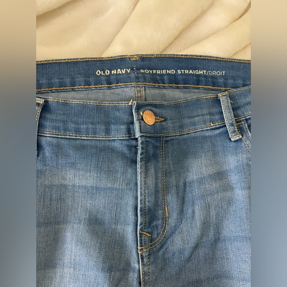 Old Navy Women’s Distressed Boyfriend Straight Jeans 18 Regular NWOT - Picture 5 of 7
